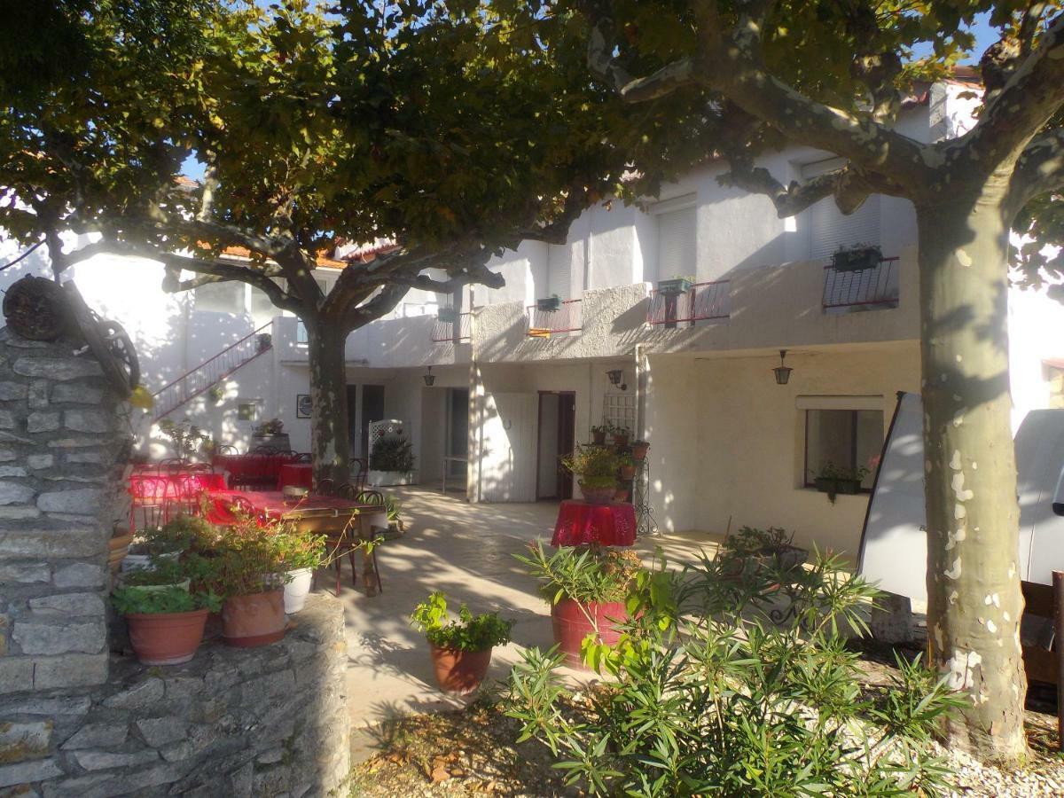 Auberge Des Garrigues Nimes Exterior foto