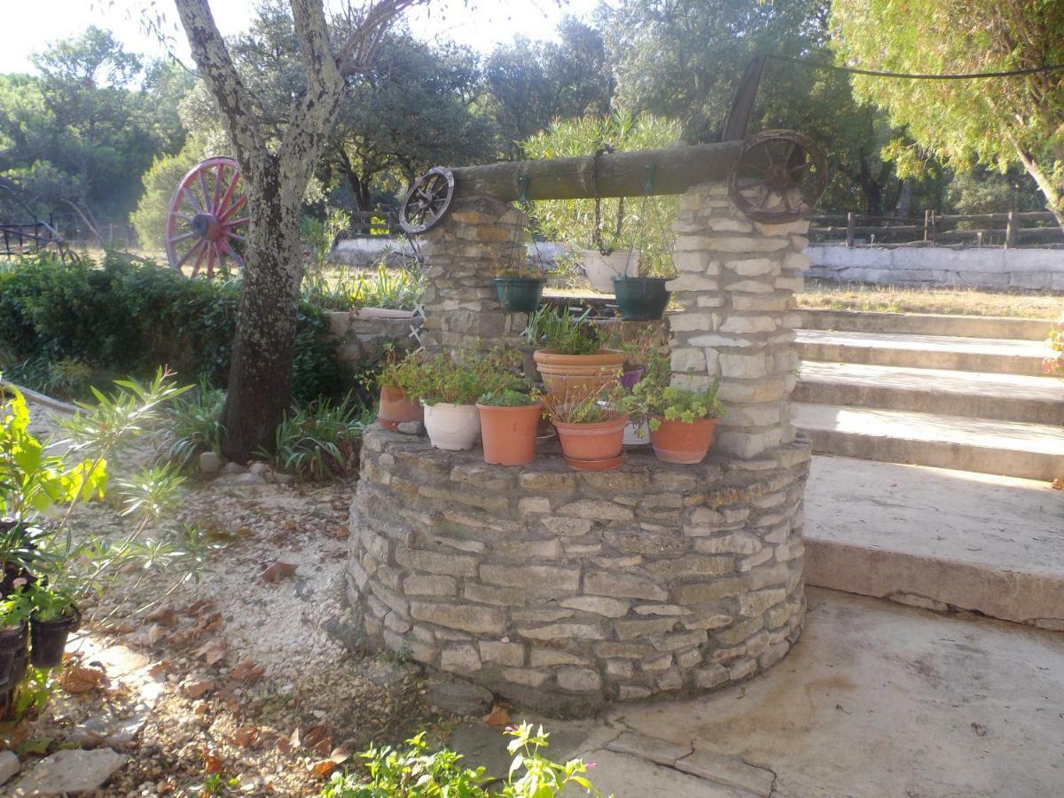 Auberge Des Garrigues Nimes Exterior foto