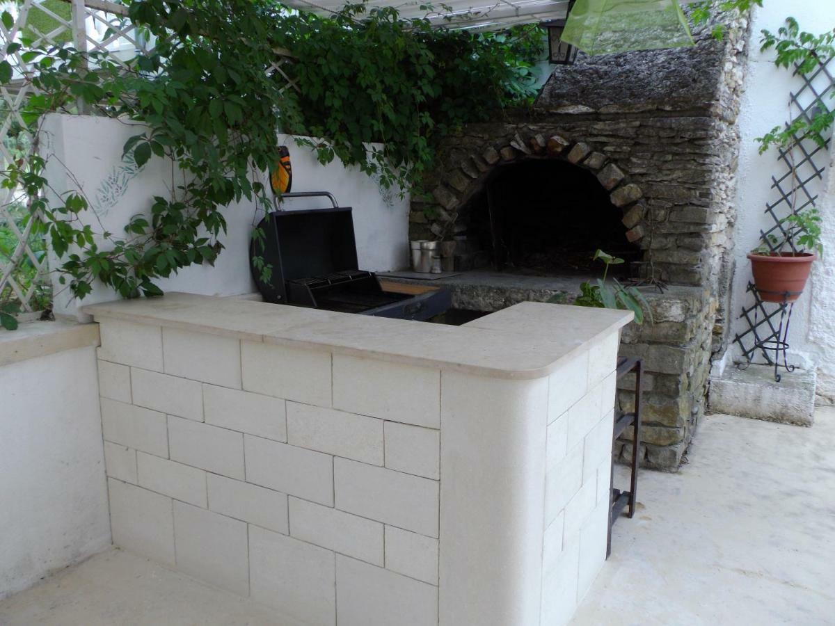 Auberge Des Garrigues Nimes Exterior foto